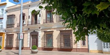 La fachada de la Casa Lazaga, adecentada en los últimos años / FOTO: DBC