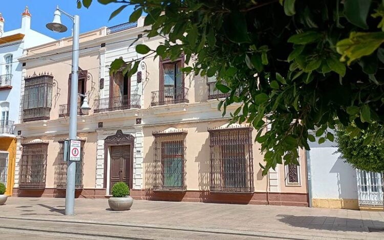 La fachada de la Casa Lazaga, adecentada en los últimos años / FOTO: DBC