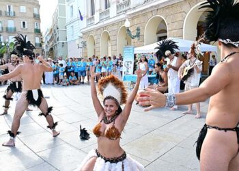 La comitiva de Rapa Nui actuando en San Juan de Dios / FOTO: Eulogio García