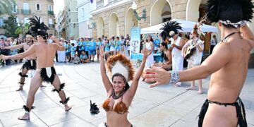 La comitiva de Rapa Nui actuando en San Juan de Dios / FOTO: Eulogio García