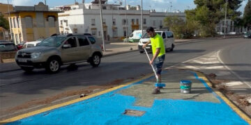 Adecentando en el Puerto las calles por las que pasarán los ciclistas / FOTO: Ayto.