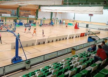 Un poco de baloncesto en el pabellón del Parque / FOTO: DBC