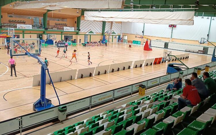 Un poco de baloncesto en el pabellón del Parque / FOTO: DBC