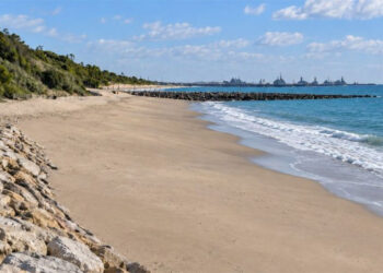 El espigón del Chorrillo desde la playa / FOTO: Ayto.