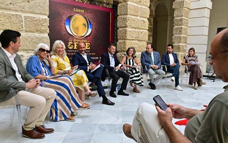 Presentando la programación en la Casa de Iberoamérica / FOTO: Eulogio García