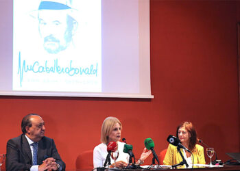 Presentando el grueso del programa en la Fundación Caballero Bonald / FOTO: Ayto.