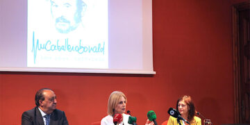 Presentando el grueso del programa en la Fundación Caballero Bonald / FOTO: Ayto.