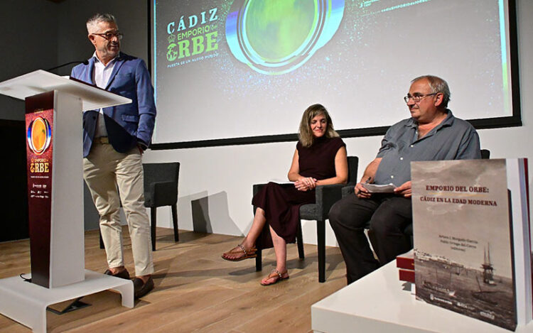 Un momento de la presentación del libro / FOTO: Eulogio García