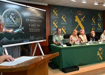 Presentando el programa en la Comandancia de Cádiz / FOTO: Eulogio García