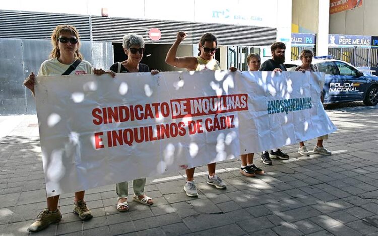Apoyando a las puertas del Juzgado a Fani y Álex / FOTO: Eulogio García