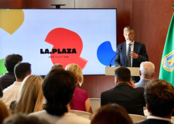 El alcalde en la apertura del nuevo proyecto / FOTO: Ayto.