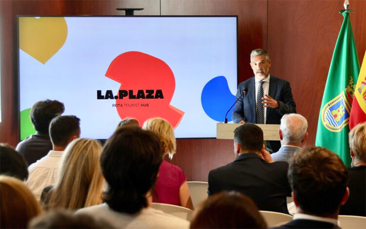 El alcalde en la apertura del nuevo proyecto / FOTO: Ayto.
